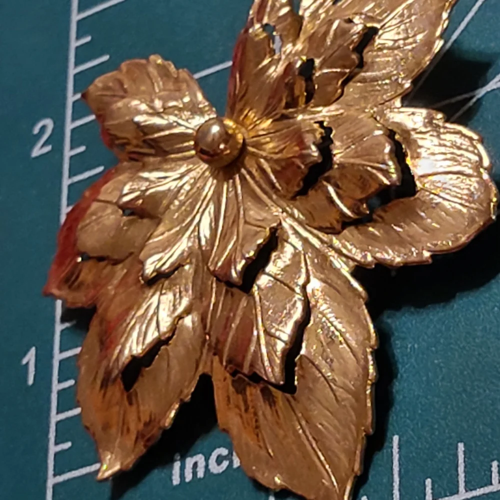 Sarah Coventry vintage brooch